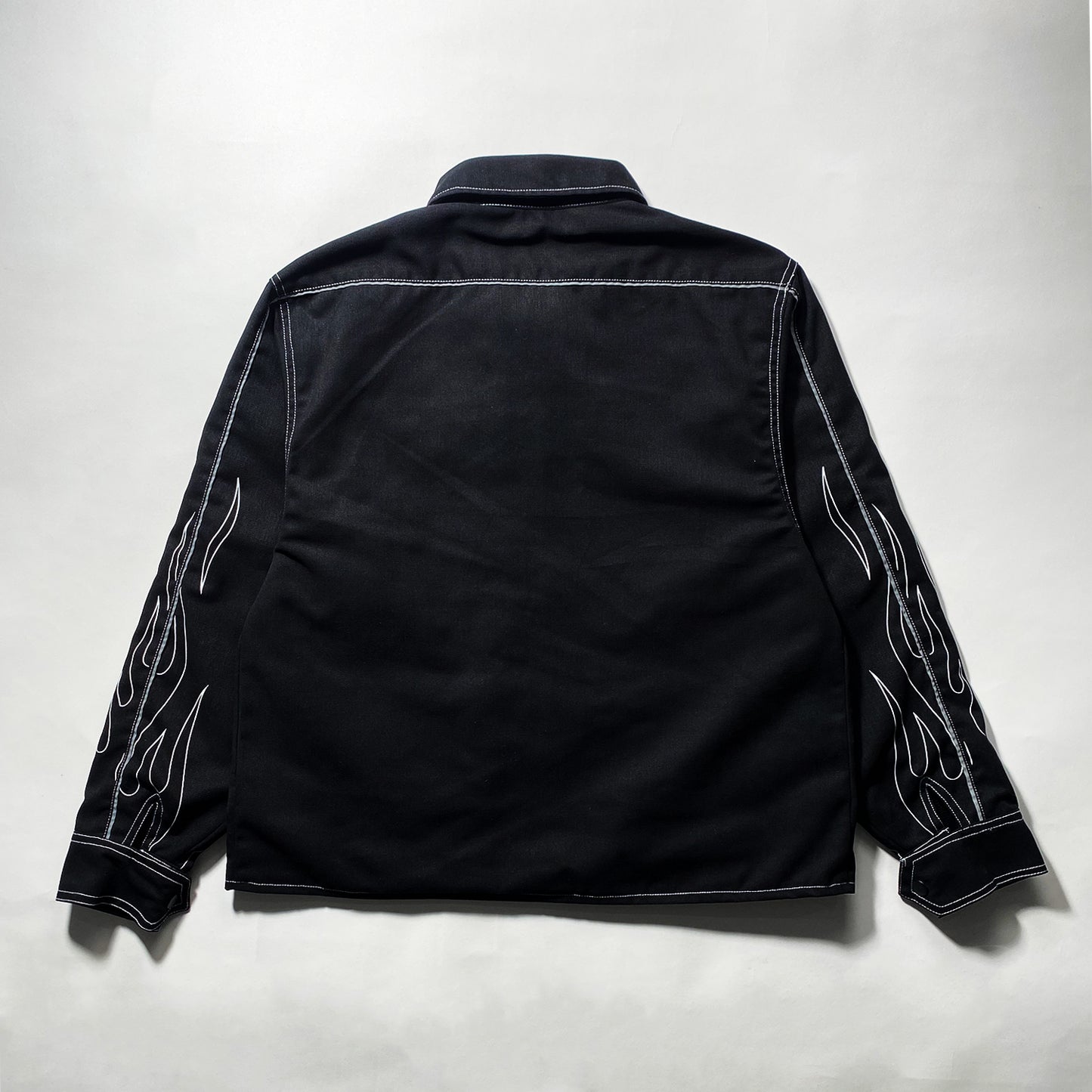 BUCCANEER WHITE FLAMES (PADDED READY) IN BASALT BLACK