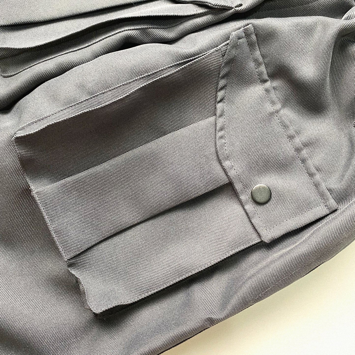 6-POCKET CARGO PANTS IN DEEP GREY