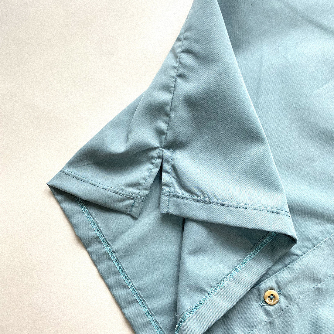 OPEN COLLAR POLO IN POWDER BLUE