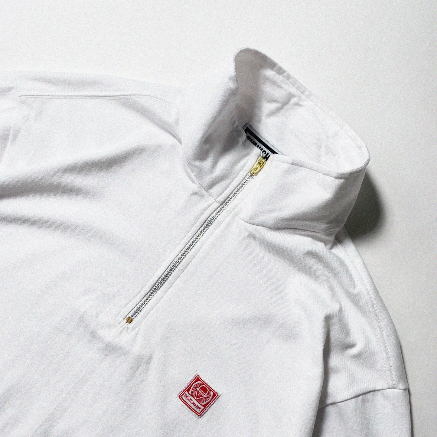 QUARTER ZIP L/S ICONIC PATCH | BOXY FIT IN WHITE