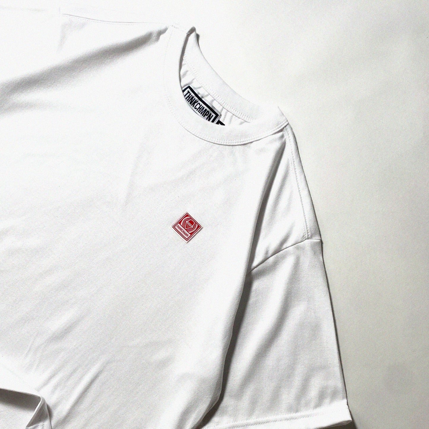 ICONIC PATCH | BOXY TEE IN WHITE