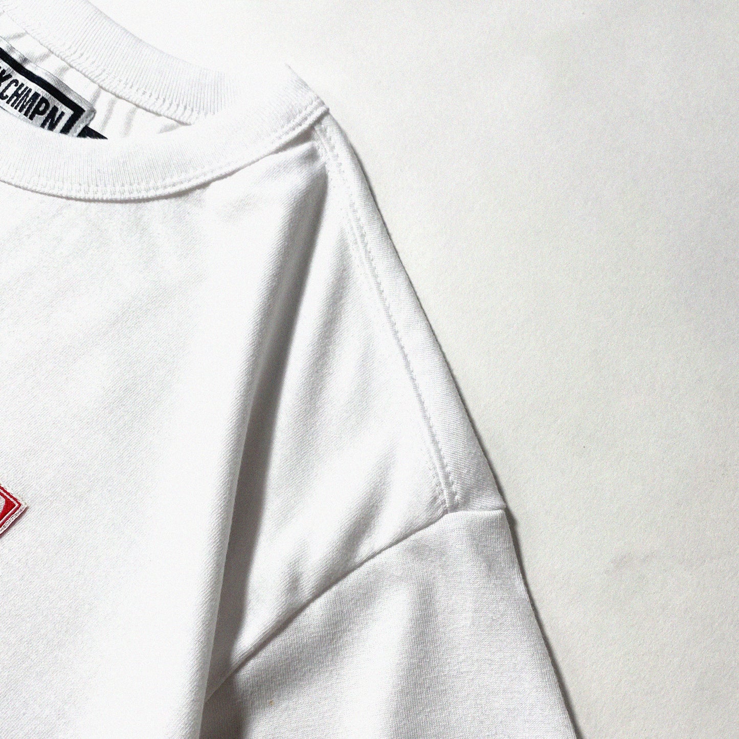 ICONIC PATCH | BOXY TEE IN WHITE