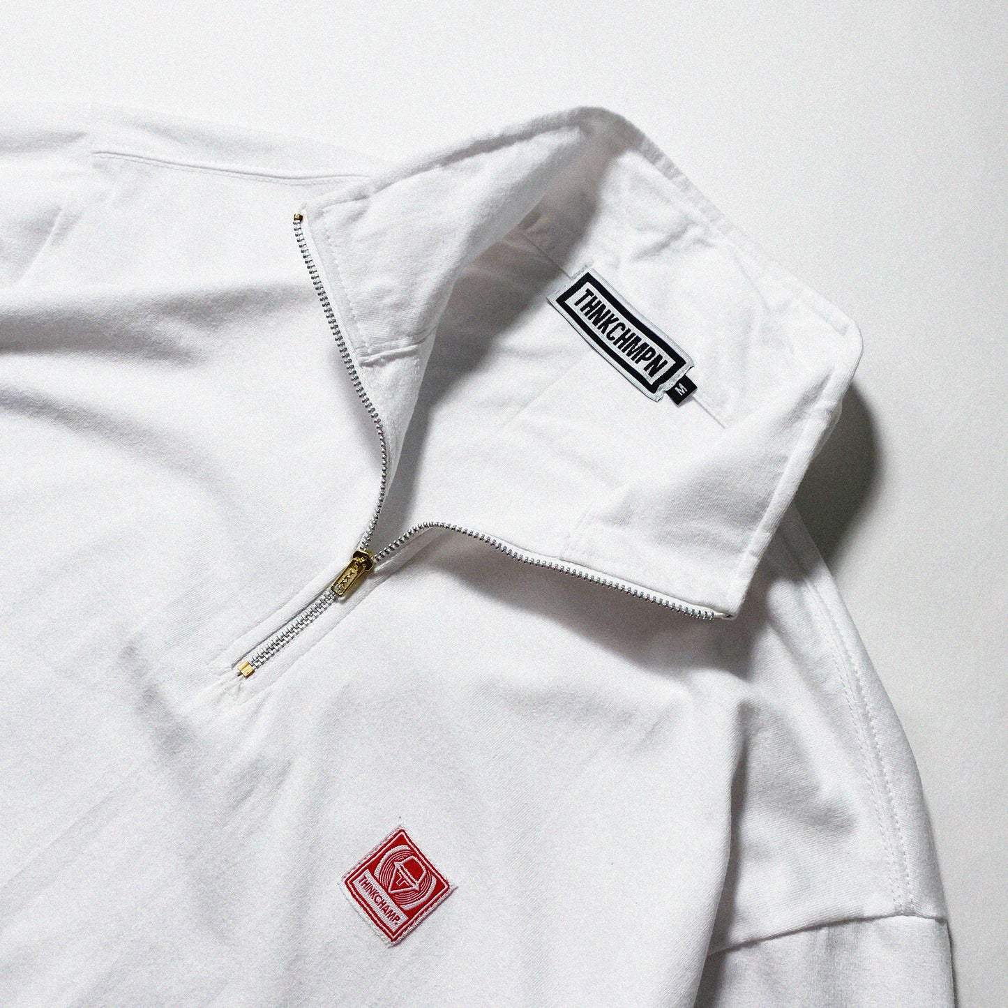 QUARTER ZIP L/S ICONIC PATCH | BOXY FIT IN WHITE