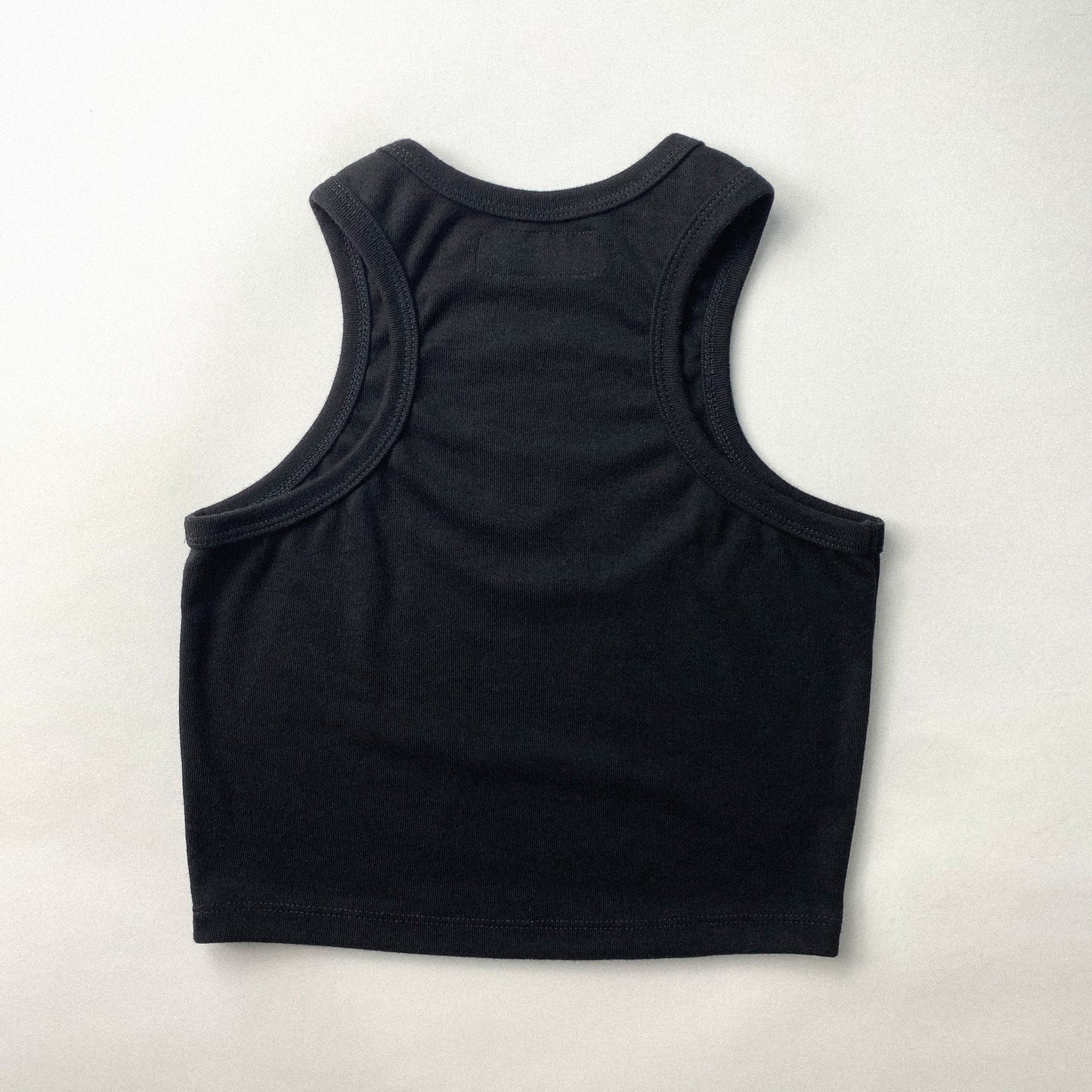RIB TANK CROP TOP IN BASALT BLACK