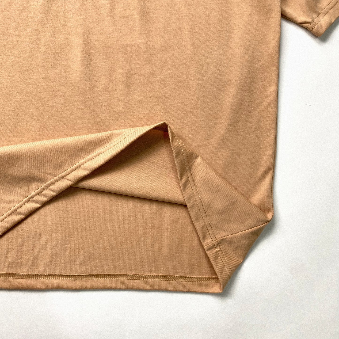 ICONIC PATCH | OVERSIZED TEE IN MOCHA