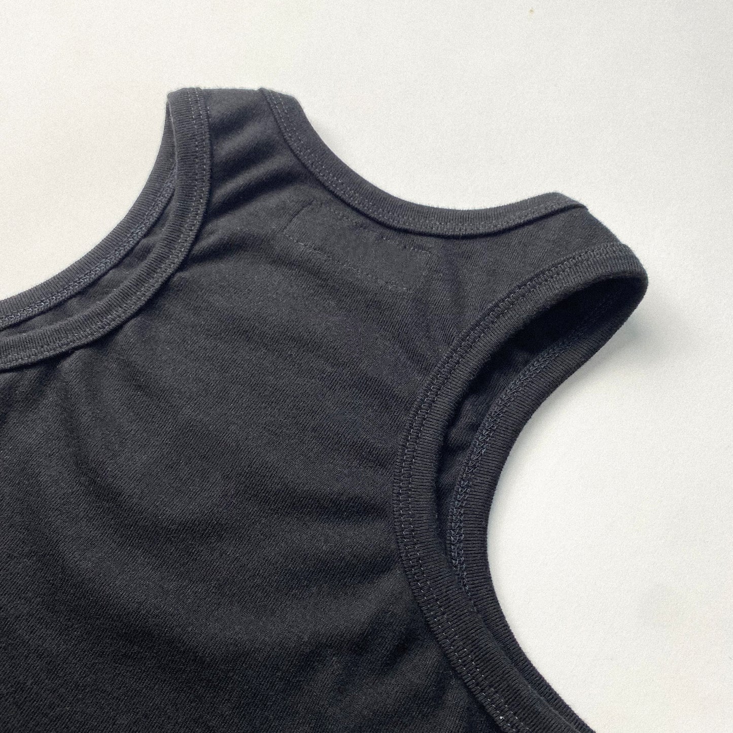 RIB TANK CROP TOP IN BASALT BLACK