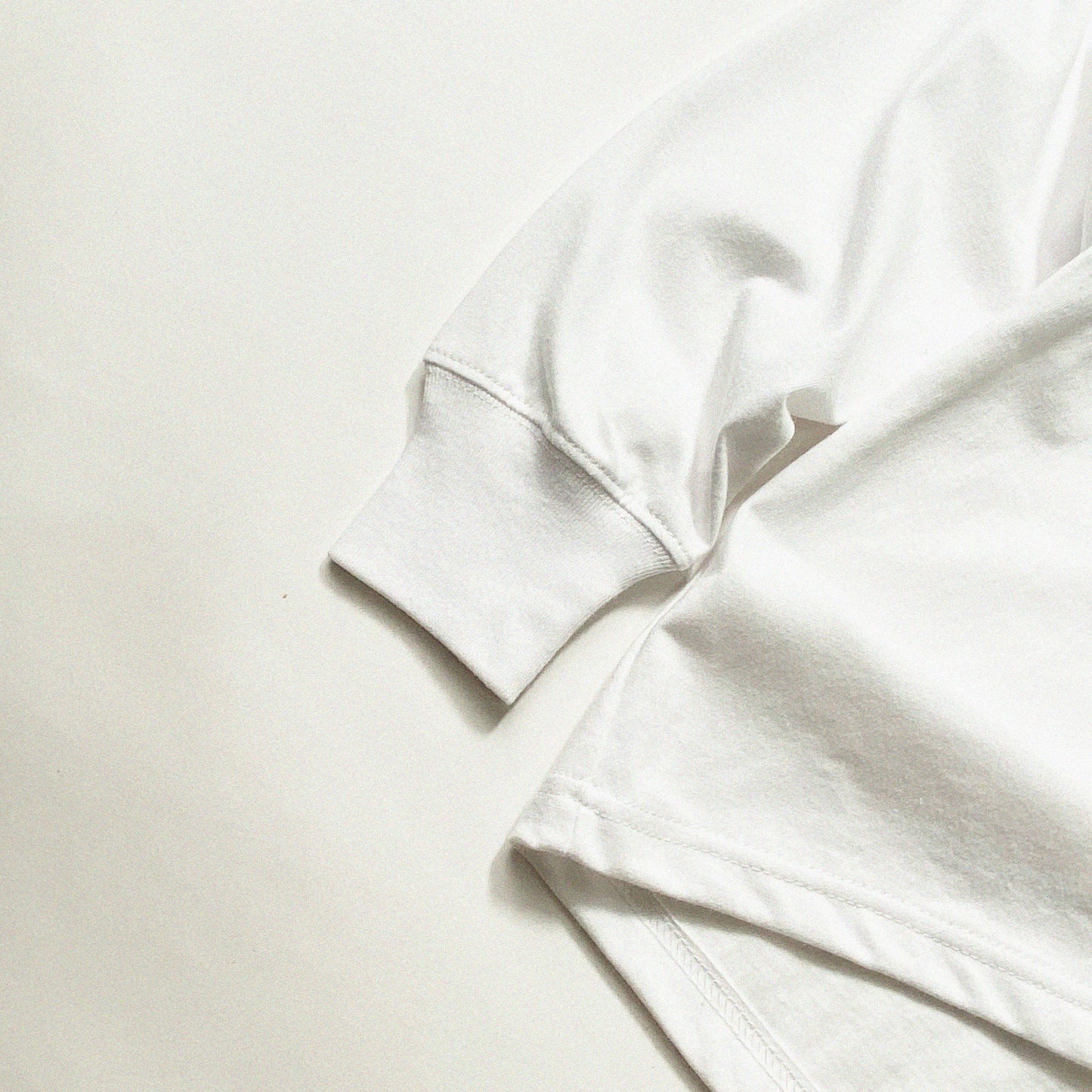 QUARTER ZIP L/S ICONIC PATCH | BOXY FIT IN WHITE