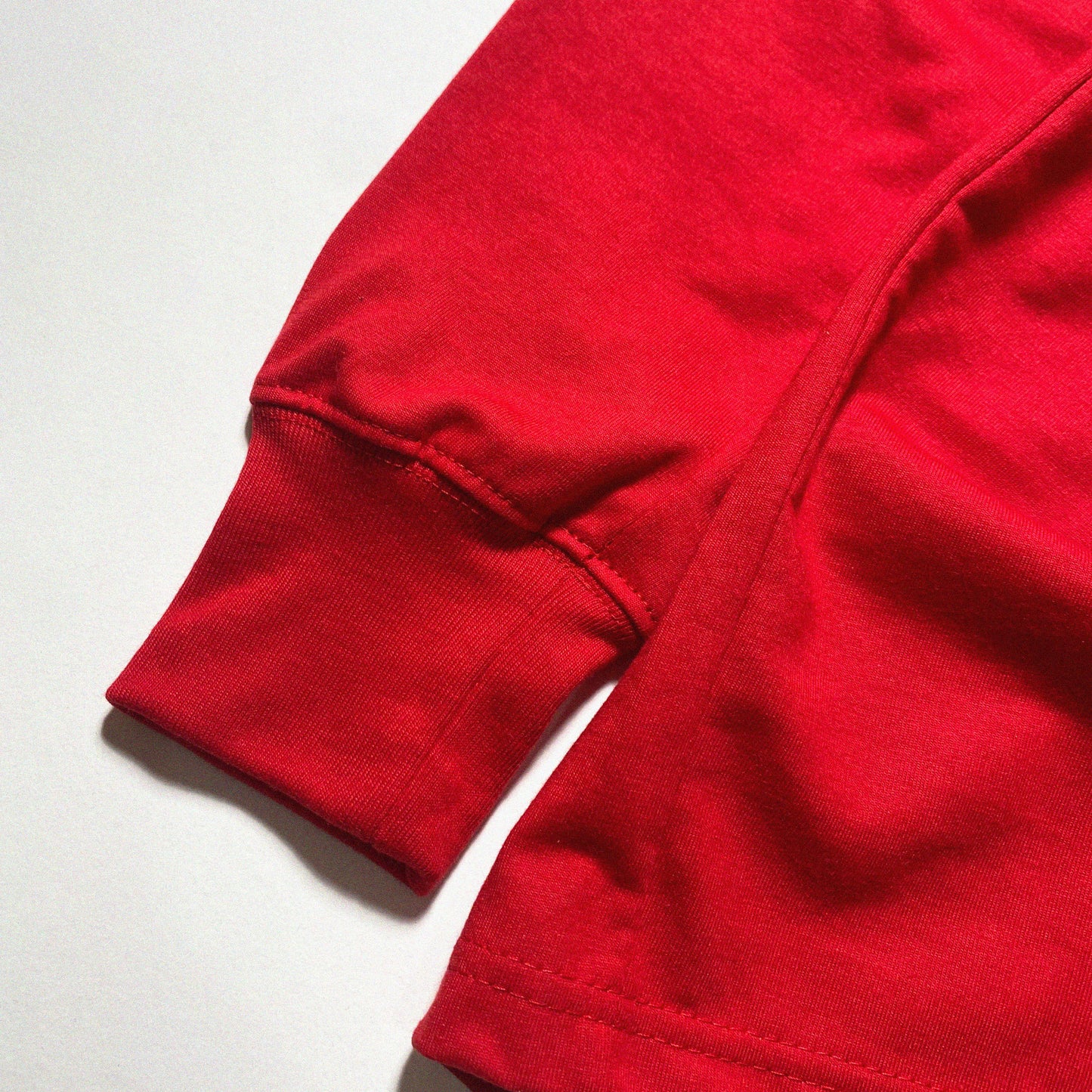 QUARTER ZIP L/S ICONIC PATCH | BOXY FIT IN RED