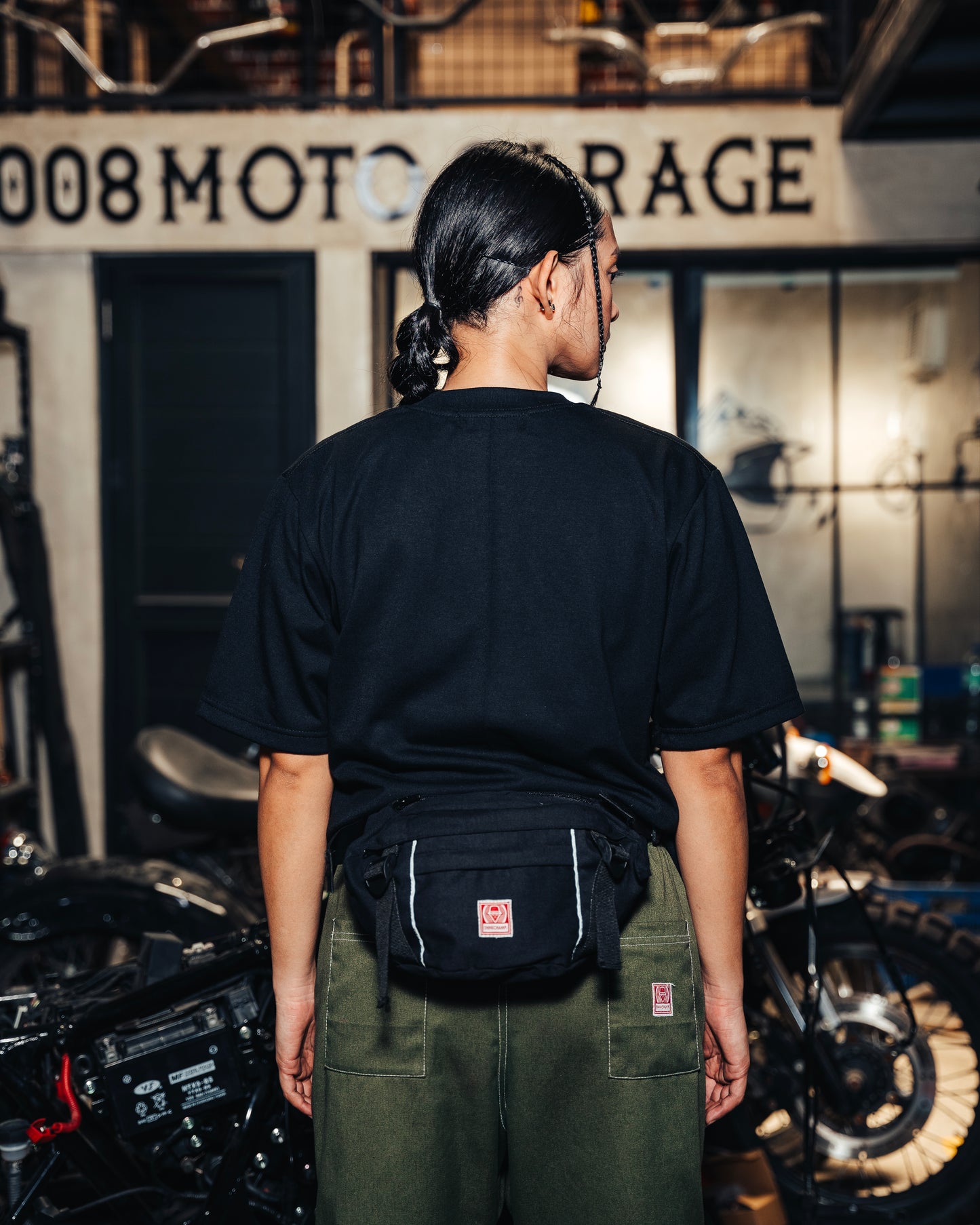 CARRIER BELT BAG IN BASALT BLACK