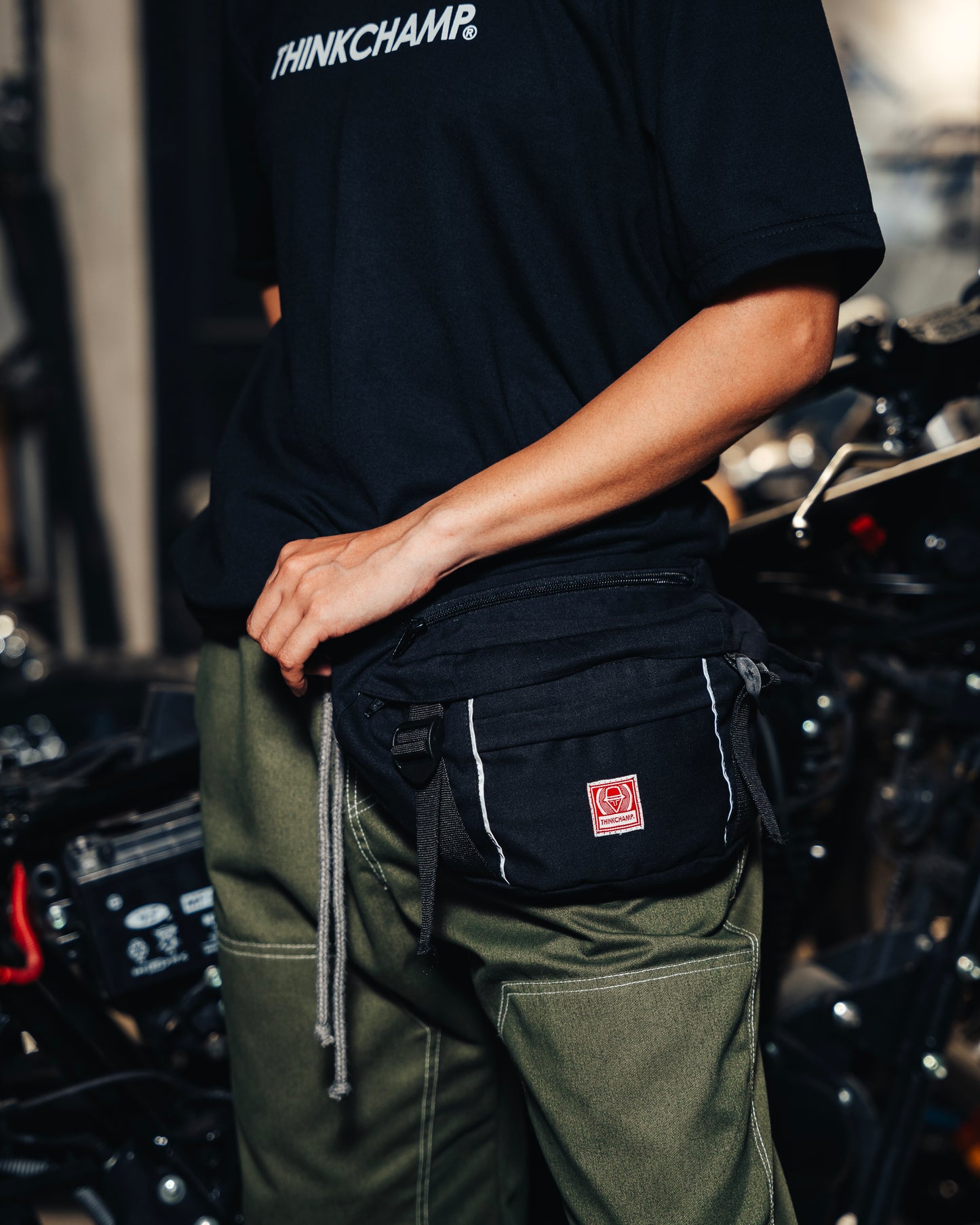 CARRIER BELT BAG IN BASALT BLACK