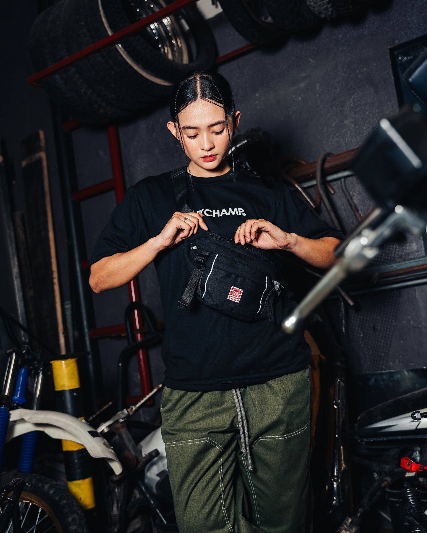 CARRIER BELT BAG IN BASALT BLACK