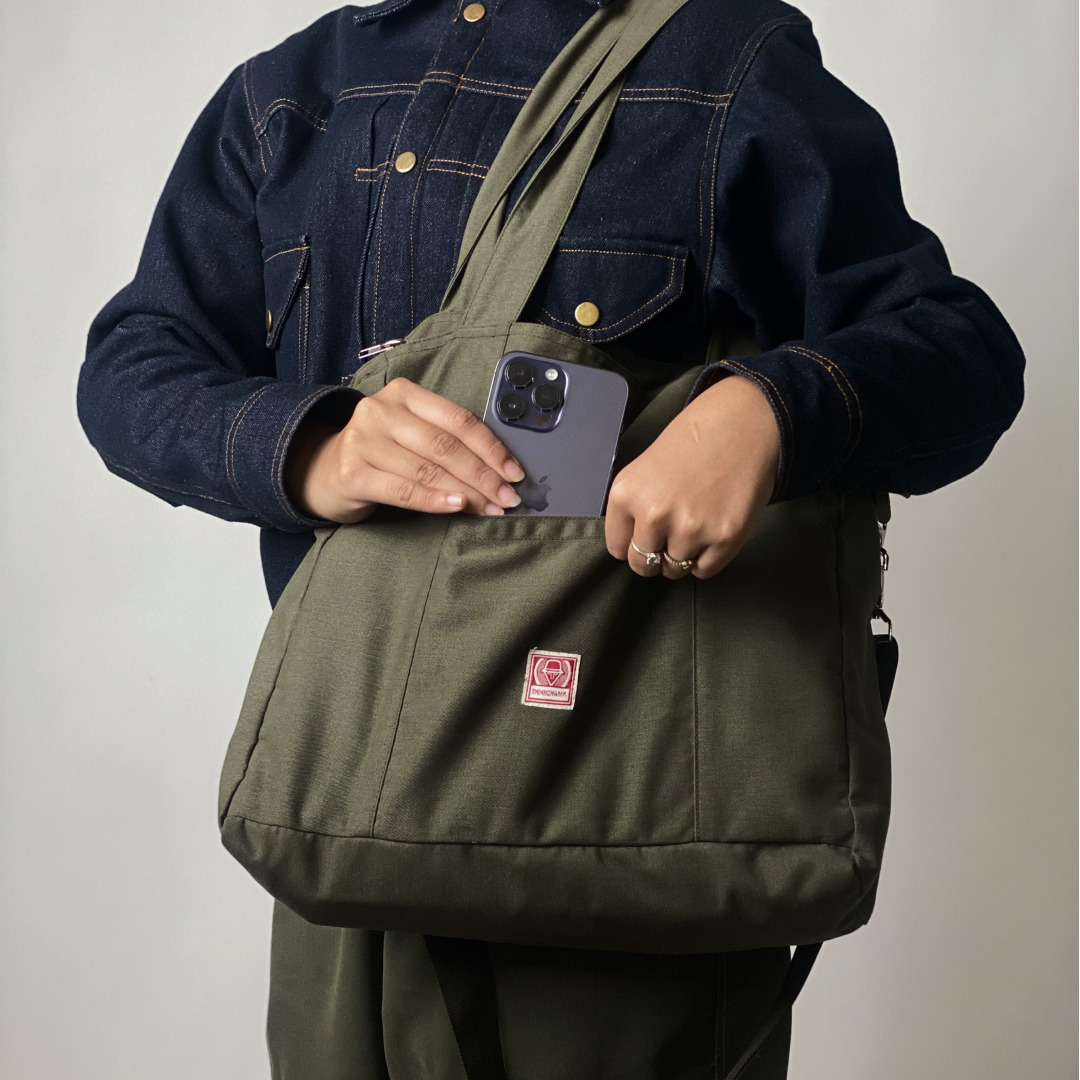 ARCHIVE 003: HERALD BAG IN LAKE GREEN