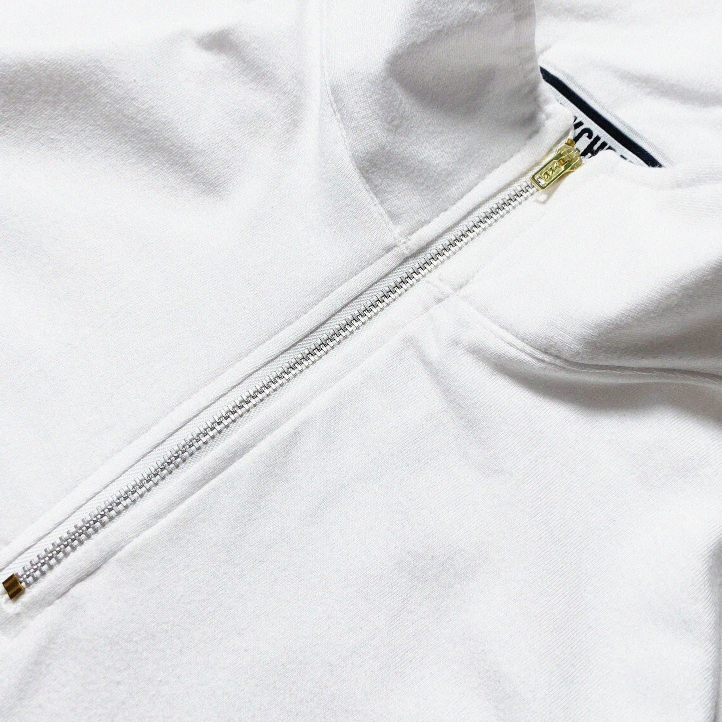 QUARTER ZIP ICONIC PATCH | BOXY FIT IN WHITE