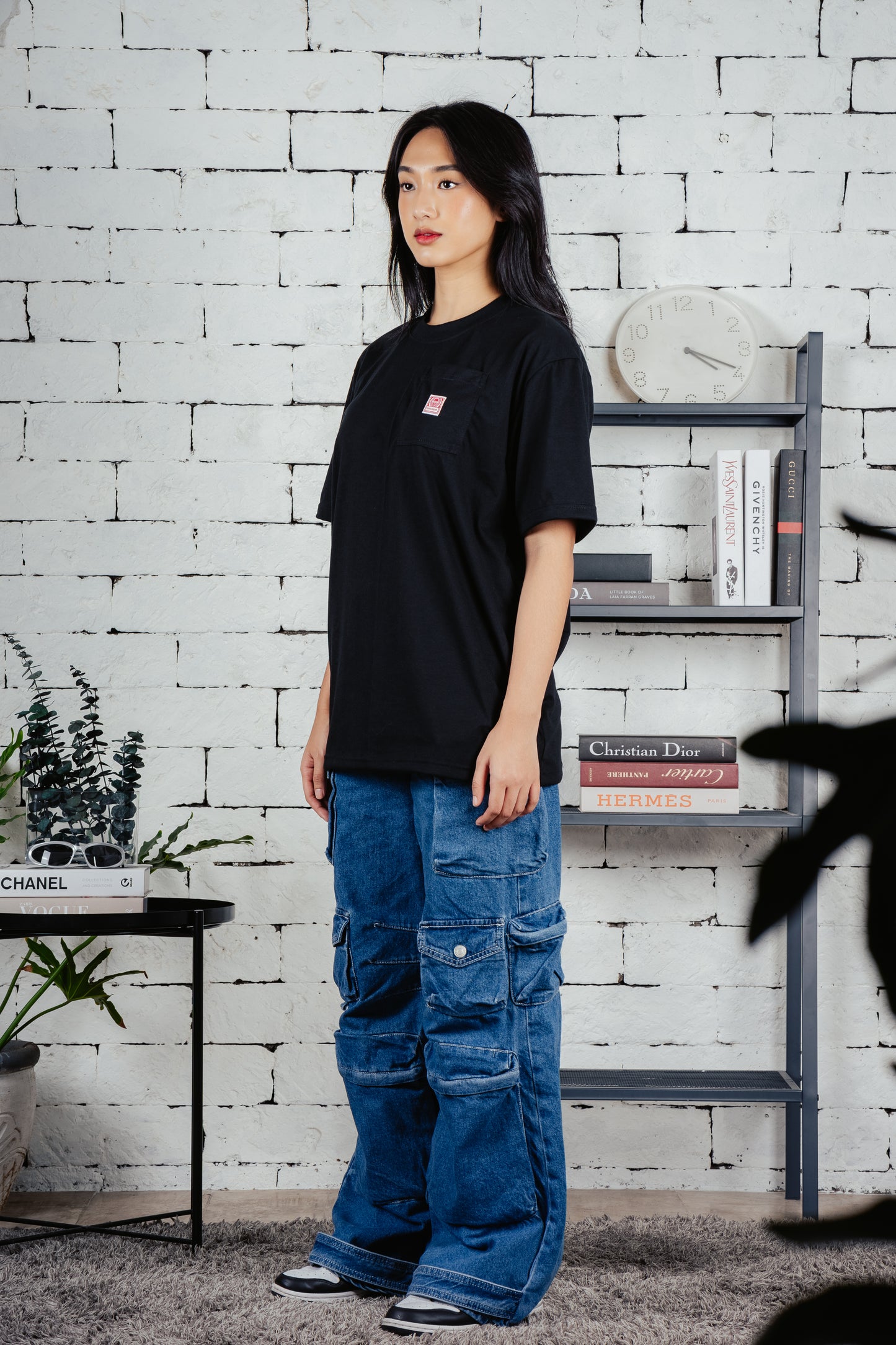 ICONIC POCKET TEE IN BLACK