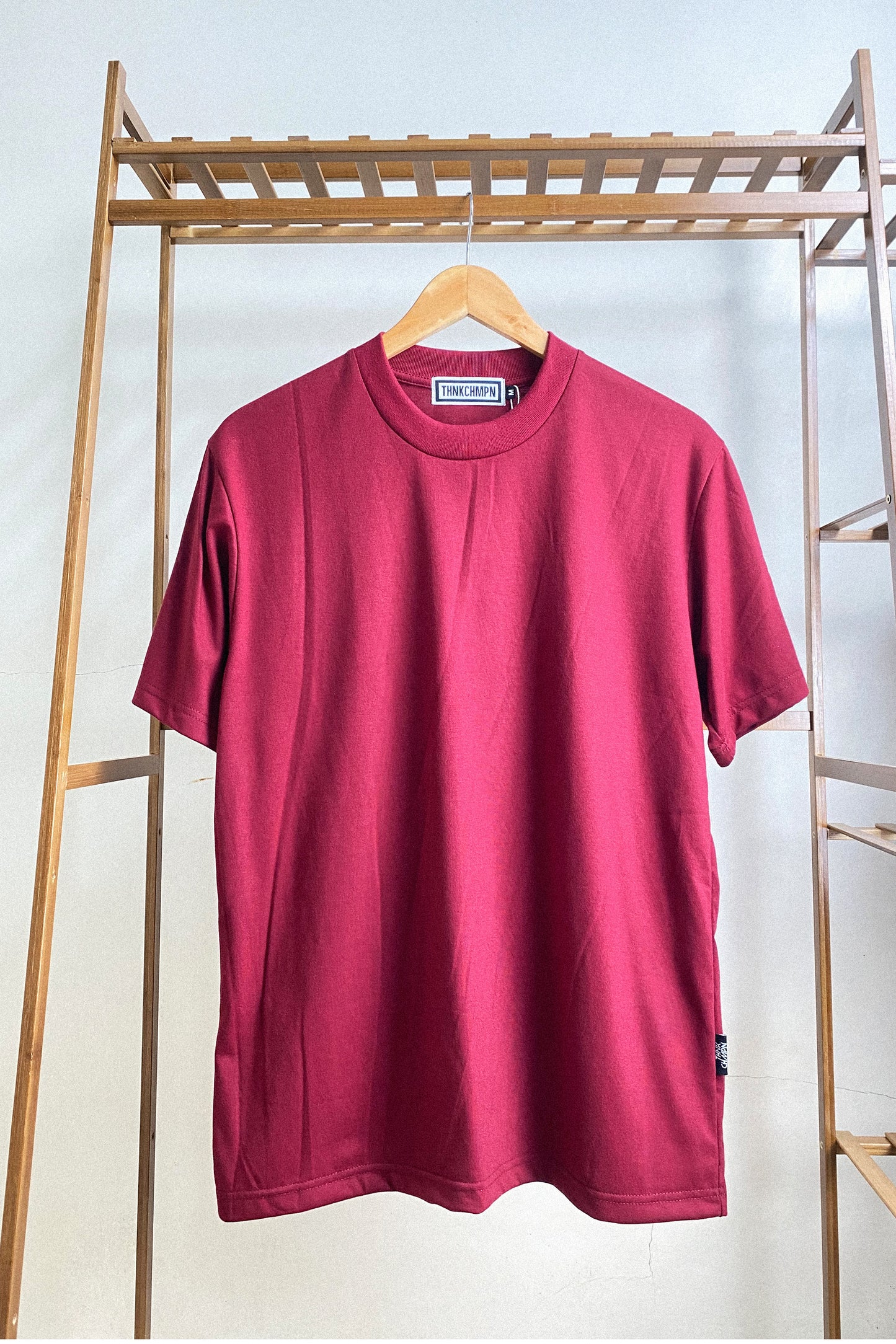 スカーレットマルーンのオーバーサイズTシャツ