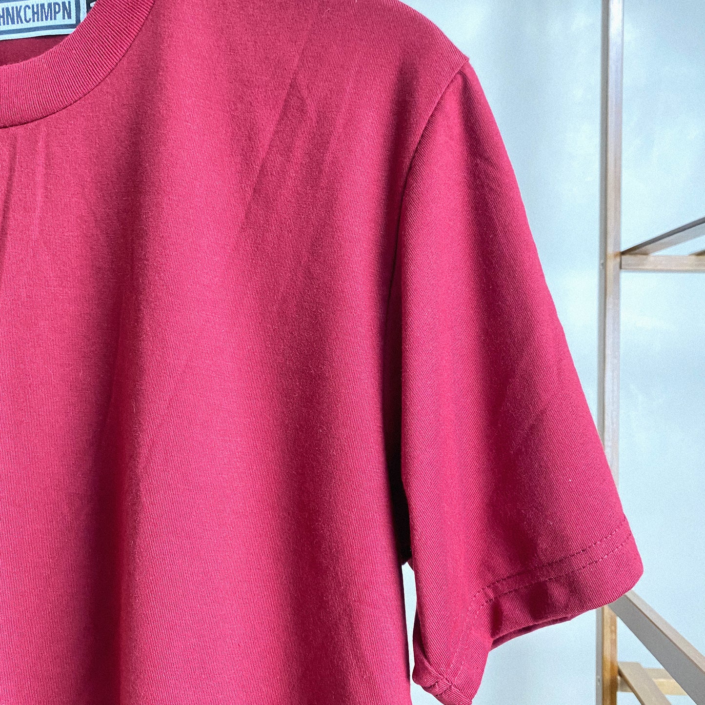 スカーレットマルーンのオーバーサイズTシャツ