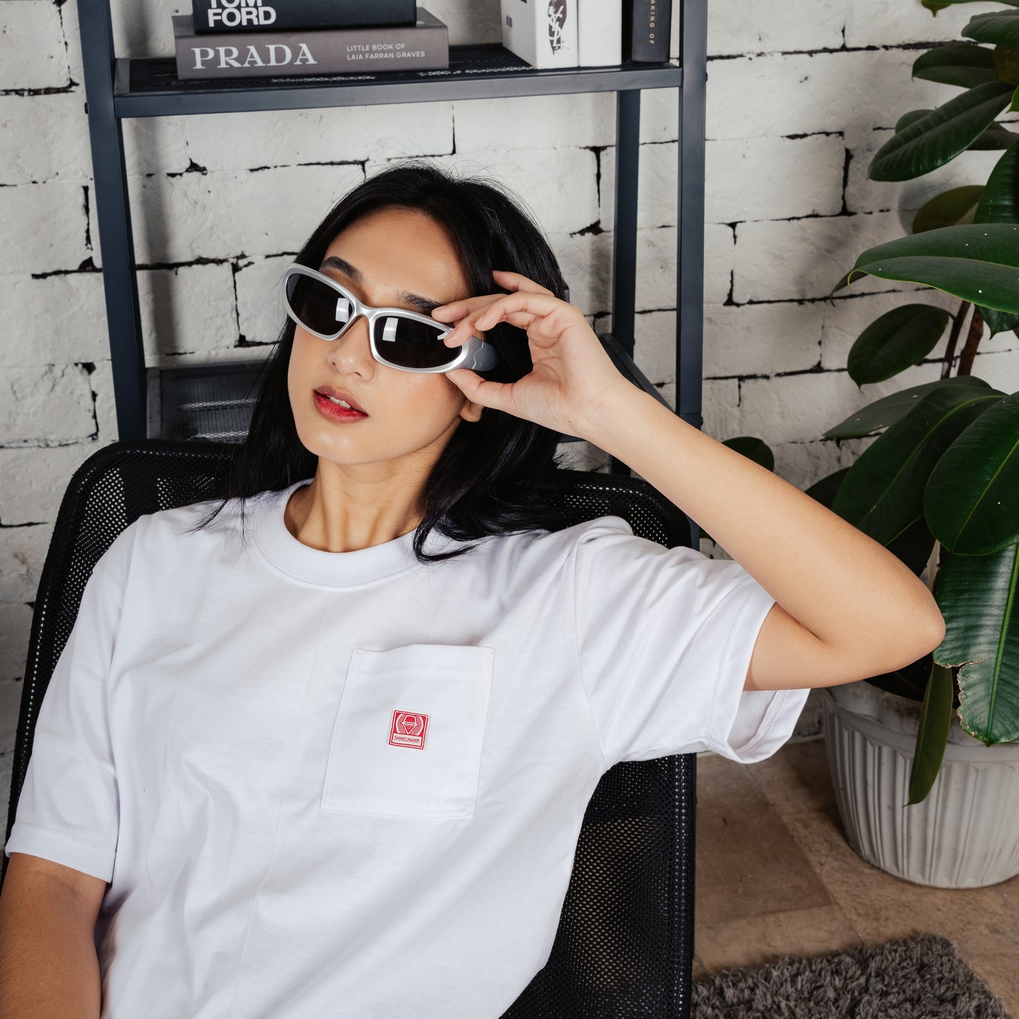 ICONIC POCKET TEE IN WHITE