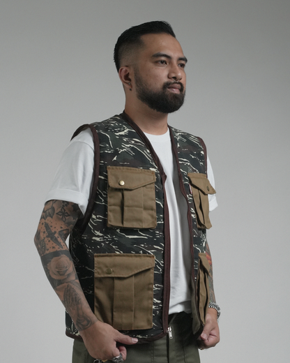 PATHFINDER REVERSIBLE UTILITY VEST IN SAND WHITE AND TIGER CAMOU COLORWAY