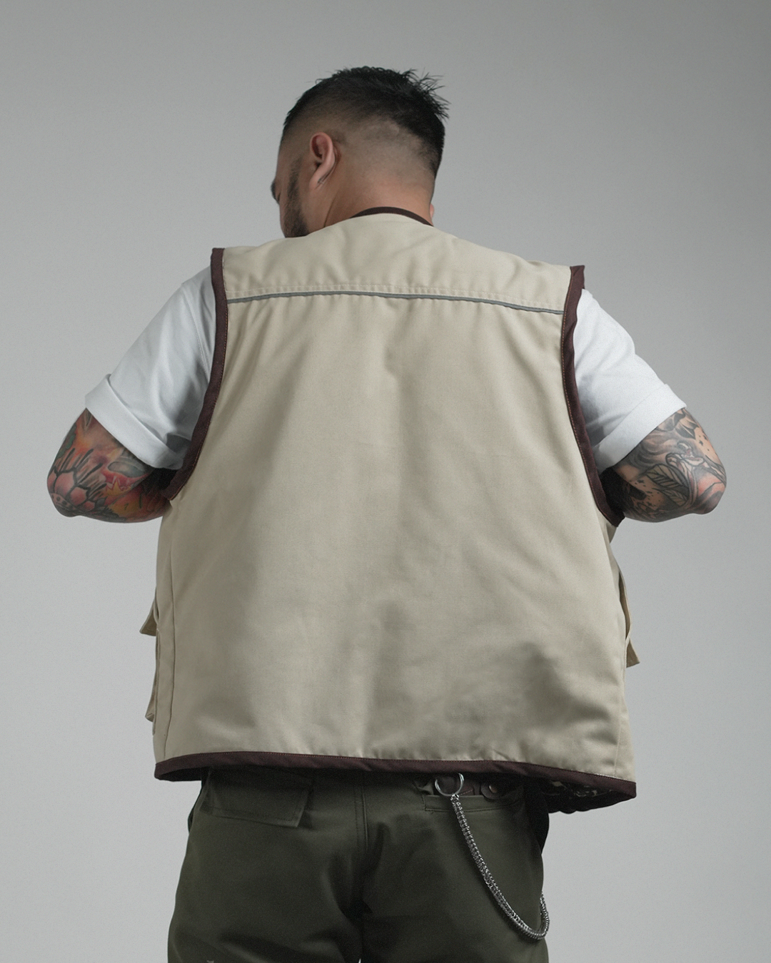 PATHFINDER REVERSIBLE UTILITY VEST IN SAND WHITE AND TIGER CAMOU COLORWAY