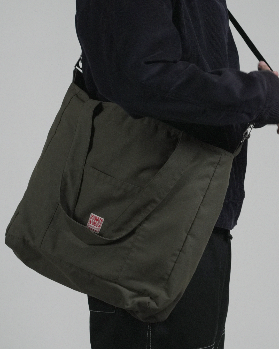 ARCHIVE 003: HERALD BAG IN LAKE GREEN