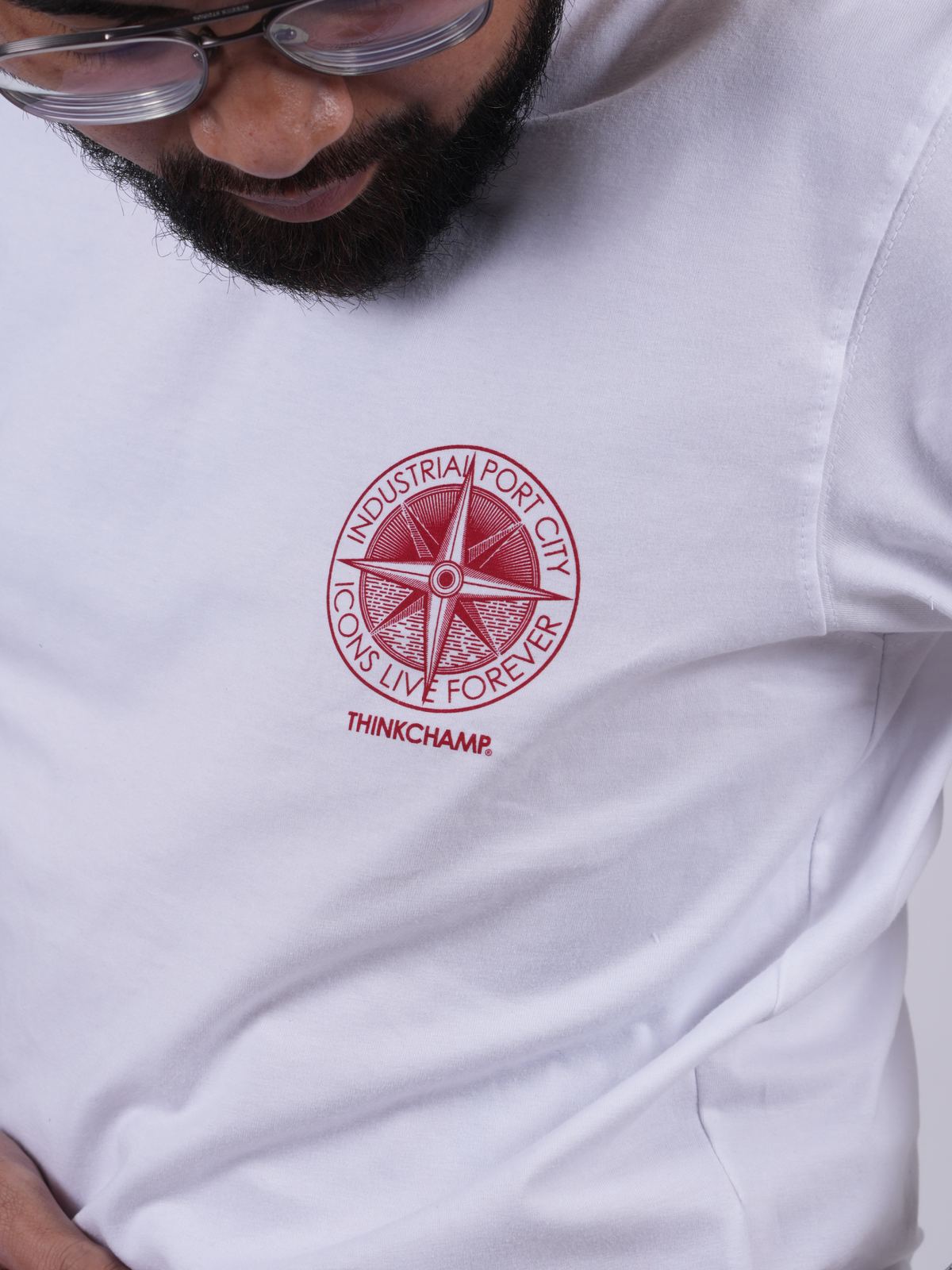 NAVIGATOR TEE IN CLOUD WHITE