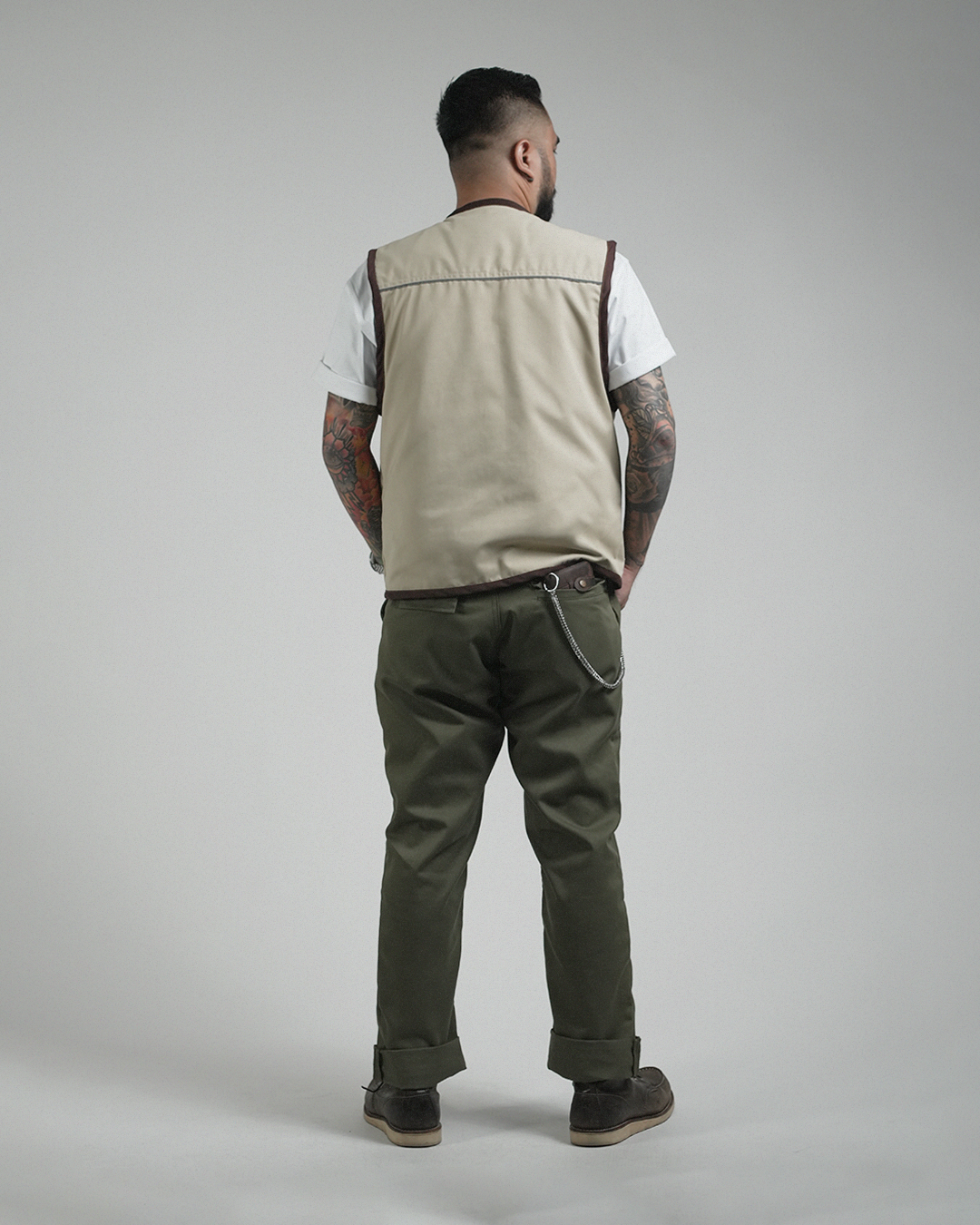 PATHFINDER REVERSIBLE UTILITY VEST IN SAND WHITE AND TIGER CAMOU COLORWAY