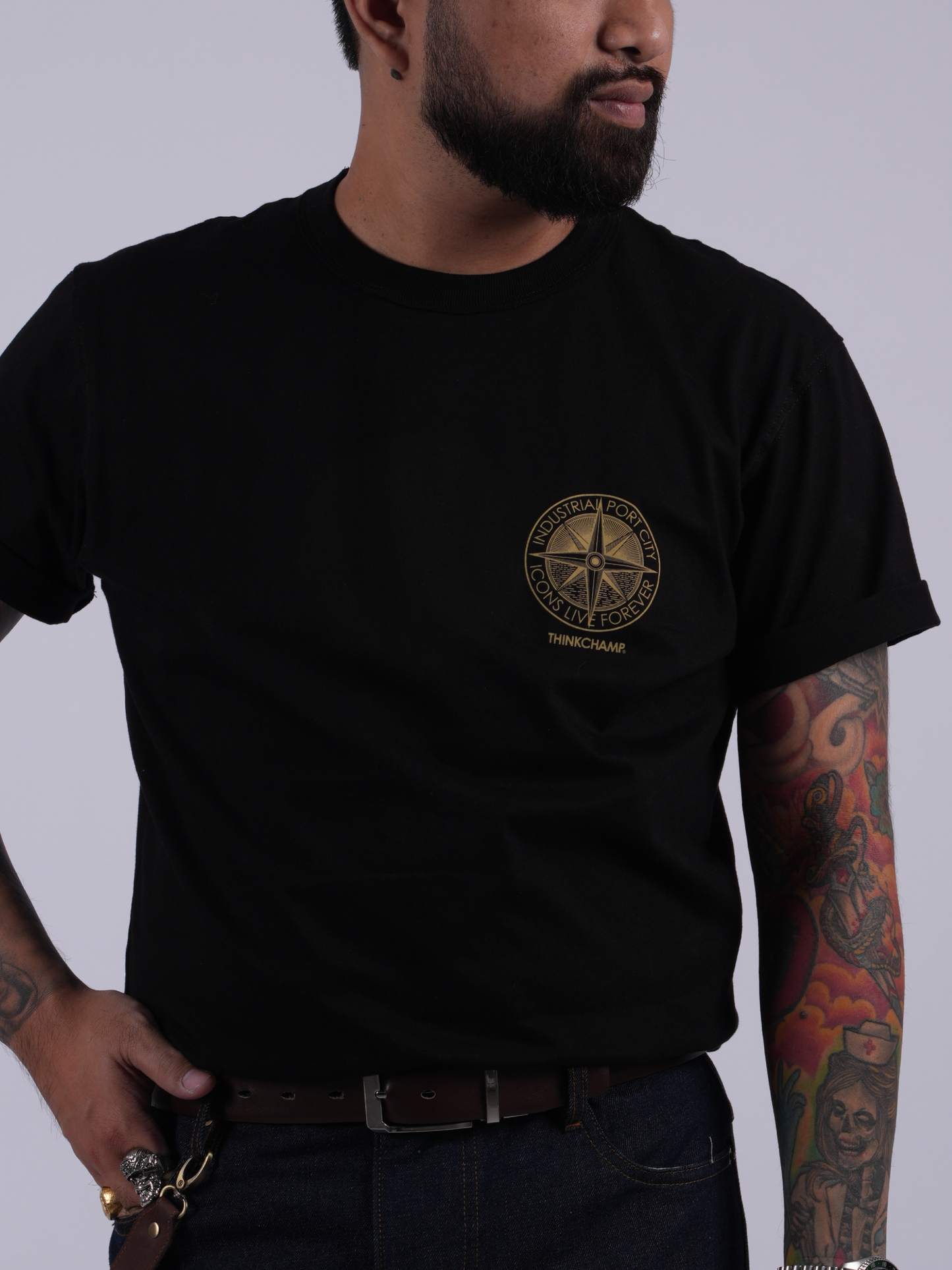 NAVIGATOR TEE IN BASALT BLACK