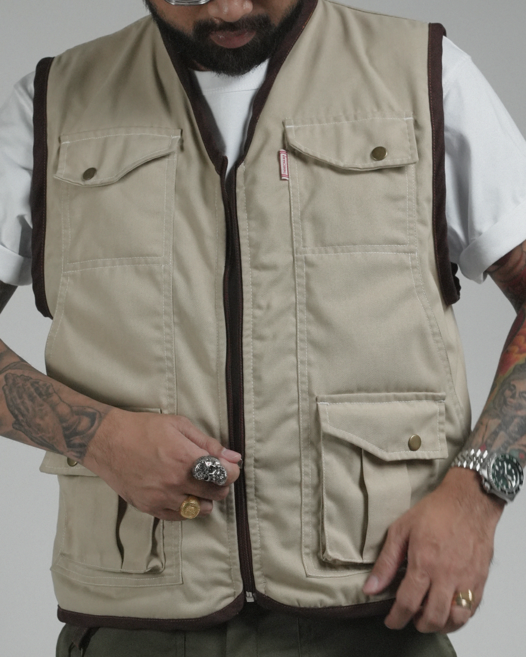 PATHFINDER REVERSIBLE UTILITY VEST IN SAND WHITE AND TIGER CAMOU COLORWAY