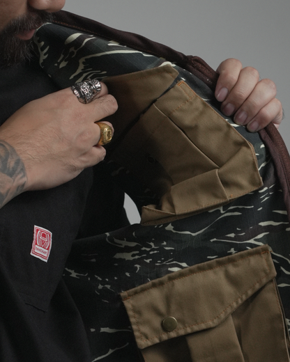 PATHFINDER REVERSIBLE UTILITY VEST IN SAND WHITE AND TIGER CAMOU COLORWAY