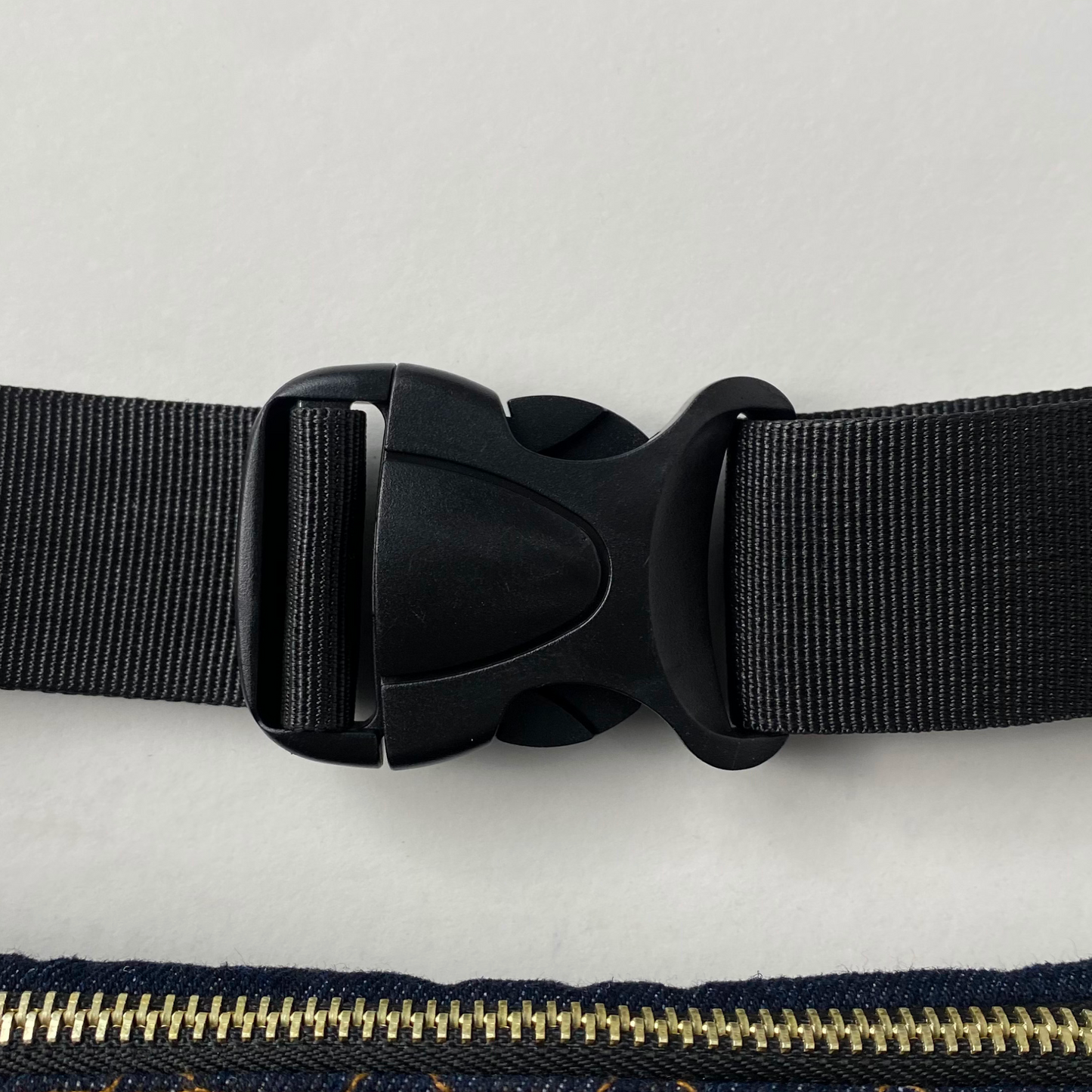 DENIM CARRIER BELT BAG IN INDIGO BLUE