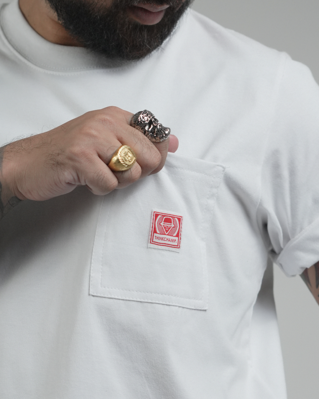 アイコニックなポケットTシャツ（ホワイト）