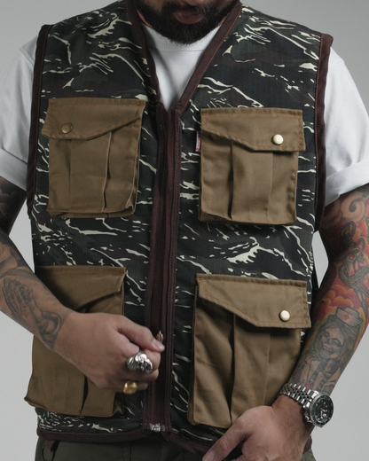 PATHFINDER REVERSIBLE UTILITY VEST IN SAND WHITE AND TIGER CAMOU COLORWAY
