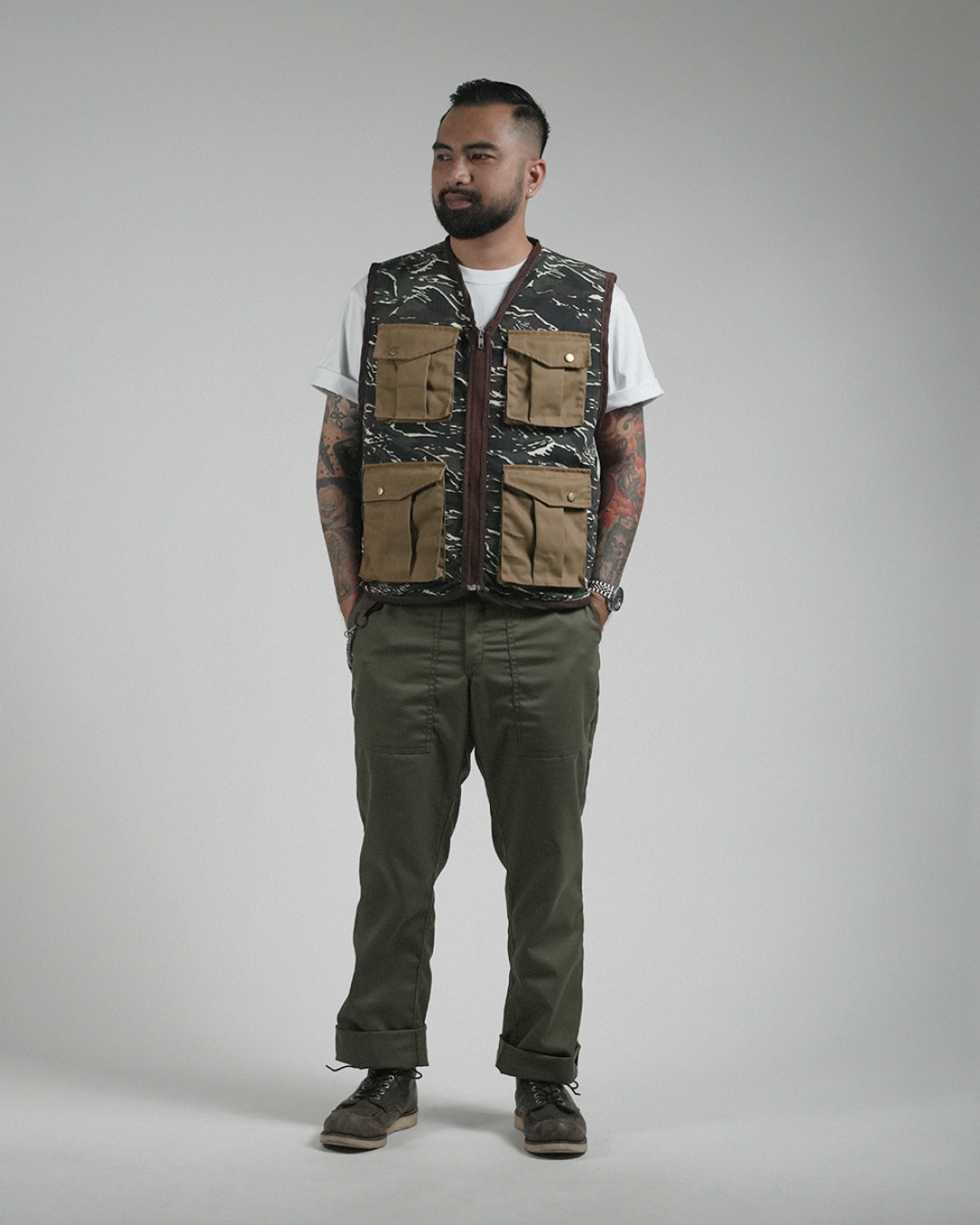 PATHFINDER REVERSIBLE UTILITY VEST IN SAND WHITE AND TIGER CAMOU COLORWAY