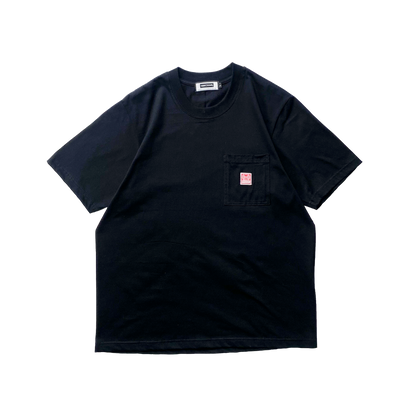 ICONIC POCKET TEE IN BLACK