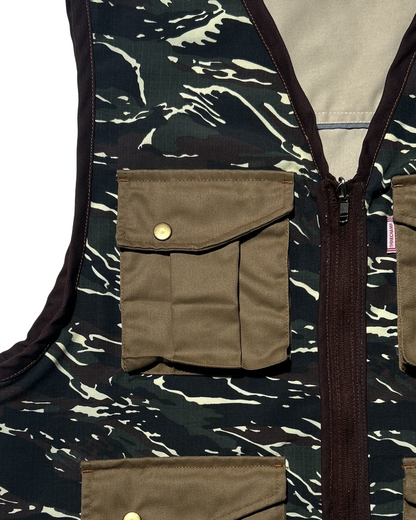 PATHFINDER REVERSIBLE UTILITY VEST IN SAND WHITE AND TIGER CAMOU COLORWAY