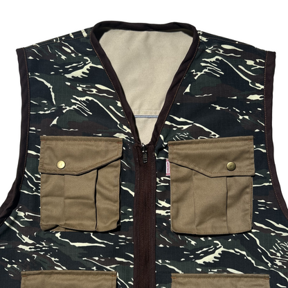 PATHFINDER REVERSIBLE UTILITY VEST IN SAND WHITE AND TIGER CAMOU COLORWAY- PRE-ORDER
